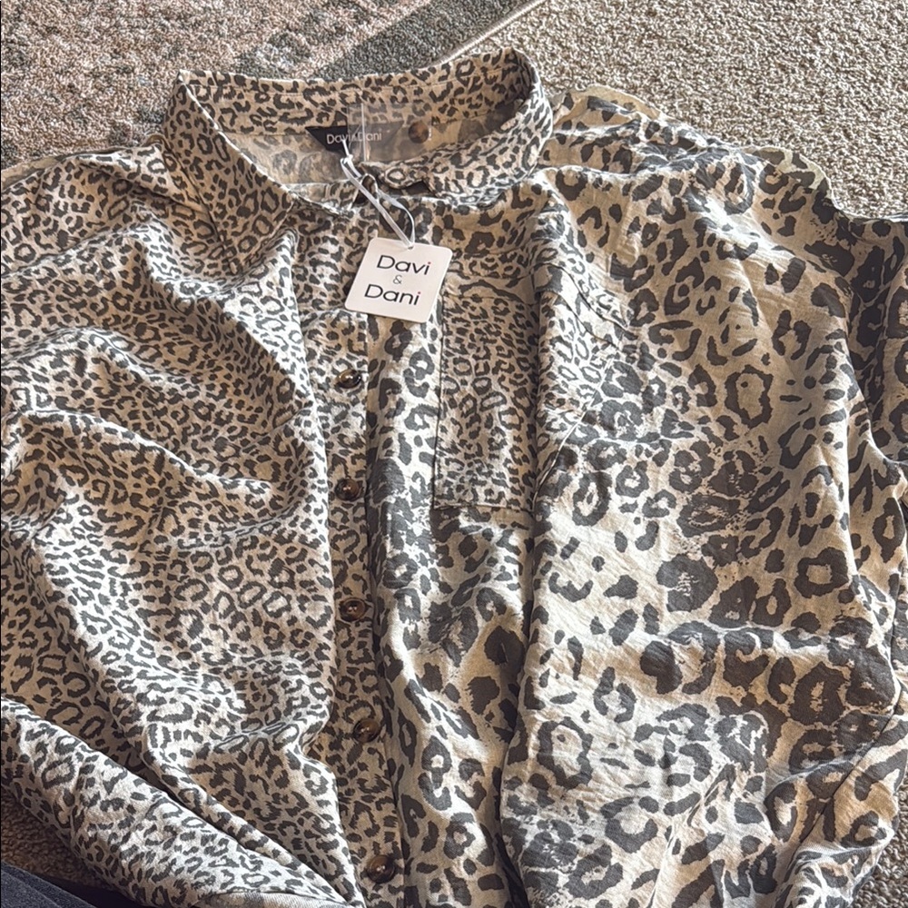 Davi & Dani Leopard Print Button-Up Shirt - Beige & Black size 3X